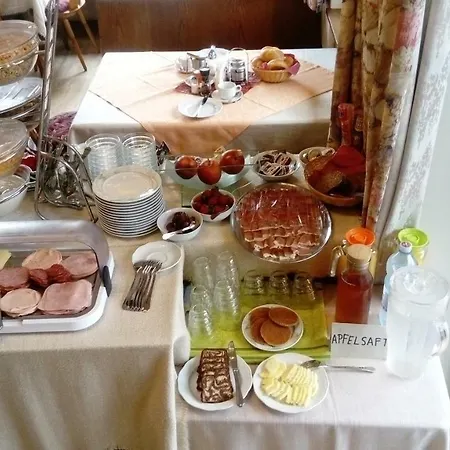 ベッド・アンド・ブレックファスト Gaestehaus Loithaler