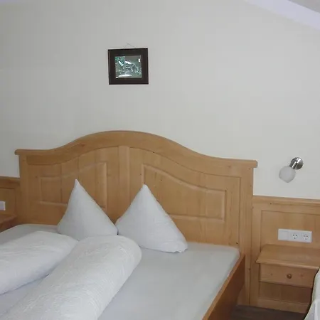 Gastehaus Loithaler Bed & Breakfast Fuegen